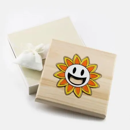 sottopentola in legno con apribottiglie sole