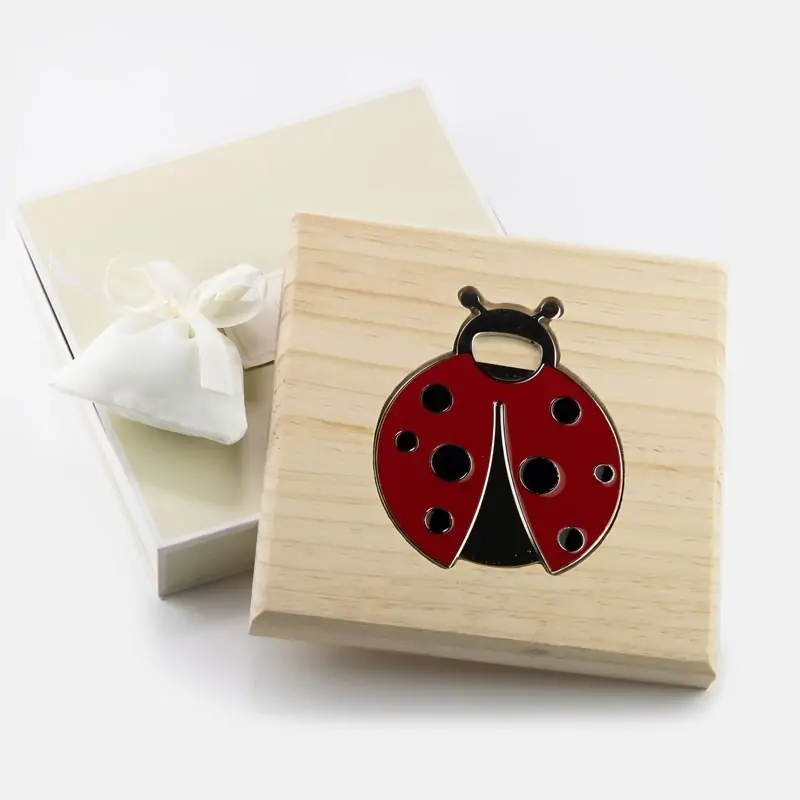 sottopentola in legno con apribottiglia coccinella