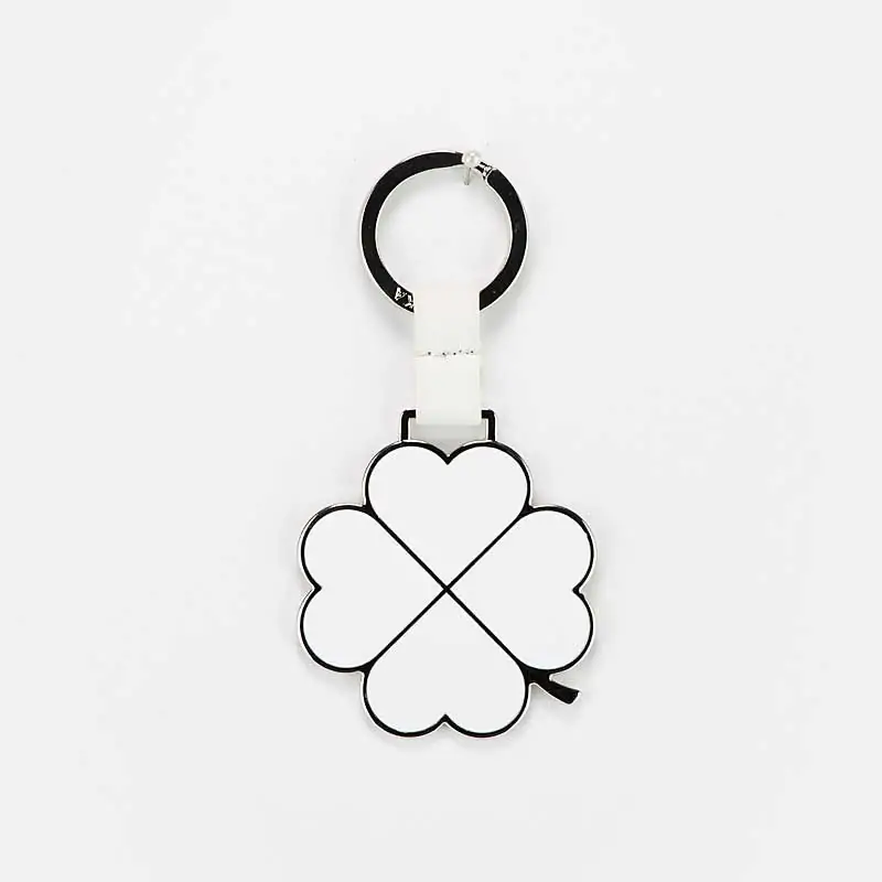 PORTACHIAVI SMALTATO QUADRIFOGLIO BIANCO E BEIGE