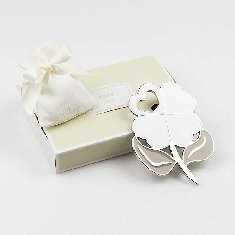 apribottiglie per bomboniere con calamita quadrifoglio bianco e