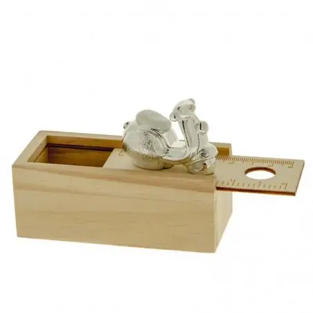 portaconfetti in legno con righello e vespa argentata bomboniere