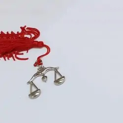 Bilancia con nappina rossa