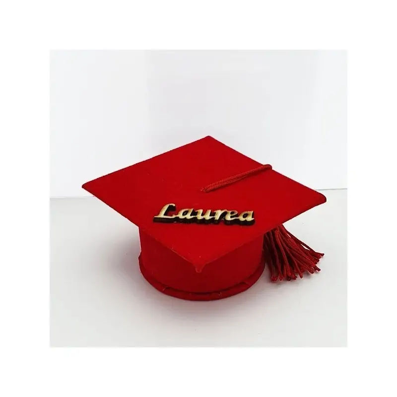 SCATOLE CAPPELLO LAUREA ROSSO VELLUTO E SCRITTA IN LEGNO