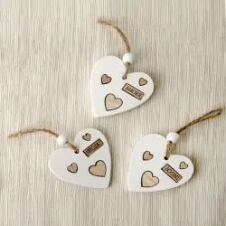 BOMBONIERE A FORMA DI CUORE APPENDINO IN LEGNO PER CONFETTATE